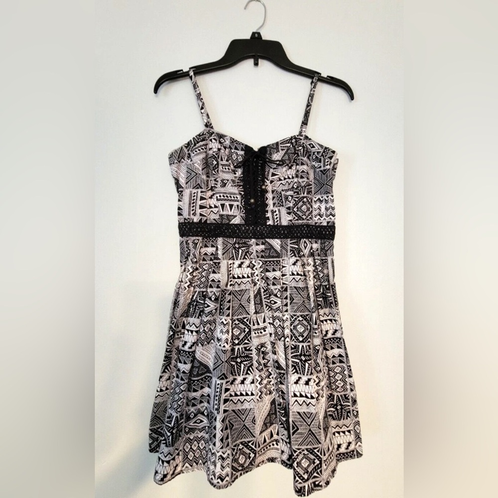 NEW Geometric Black and White Pattern Dress
